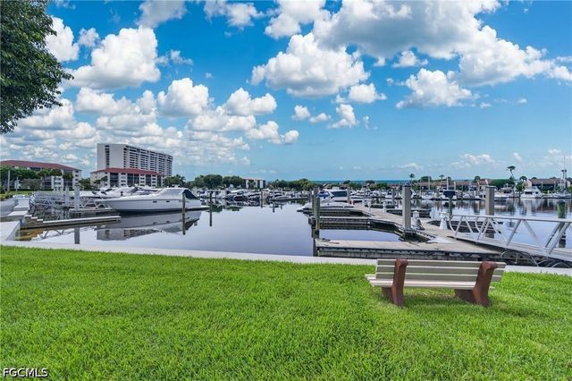 4570 Trawler CT 102, Fort Myers, FL 33919