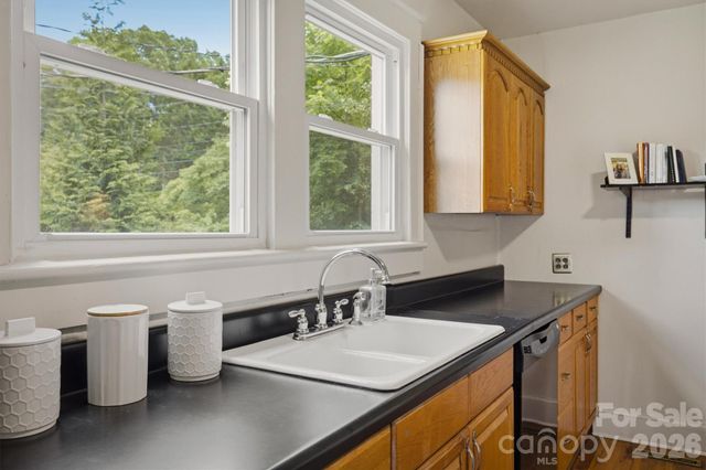 1205 E Union Street, Morganton, NC 28655