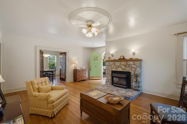 1205 E Union Street, Morganton, NC 28655