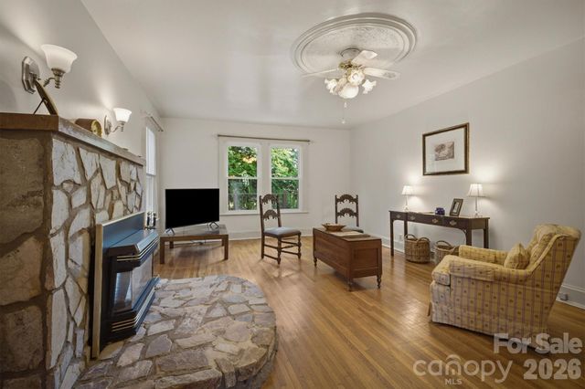 1205 E Union Street, Morganton, NC 28655