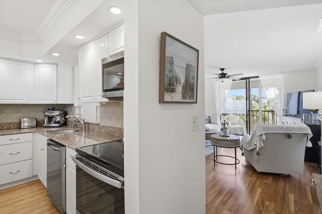 5370 Las Verdes Circle 303, Delray Beach, FL 33484