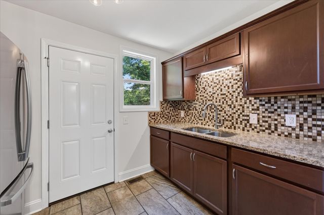 43 Chestnut Dr, Clarksville, TN 37042