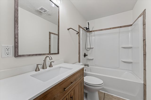 43 Chestnut Dr, Clarksville, TN 37042