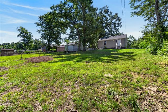 43 Chestnut Dr, Clarksville, TN 37042