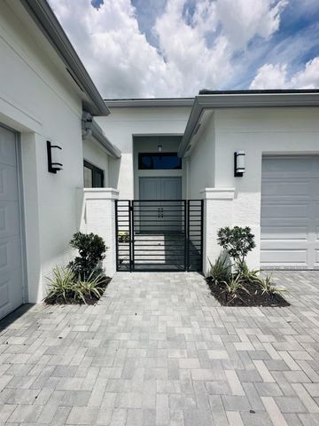 12465 SW Crystal Cove Drive, Port St Lucie, FL 34987