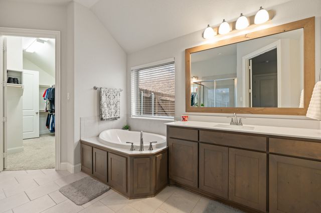 225 Lariat Trail, Waxahachie, TX 75165