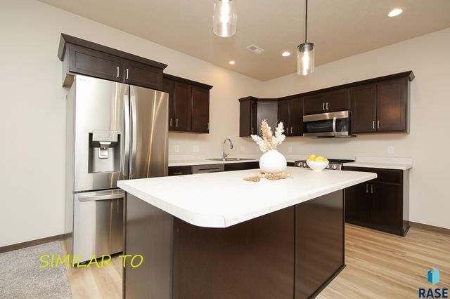 2423 E Caolinn Pl Place, Brandon, SD 57005