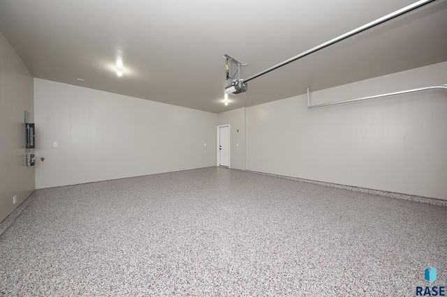 2423 E Caolinn Pl Place, Brandon, SD 57005