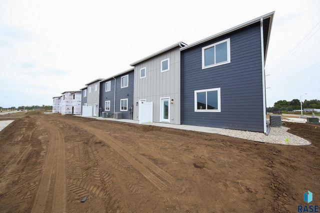 2423 E Caolinn Pl Place, Brandon, SD 57005