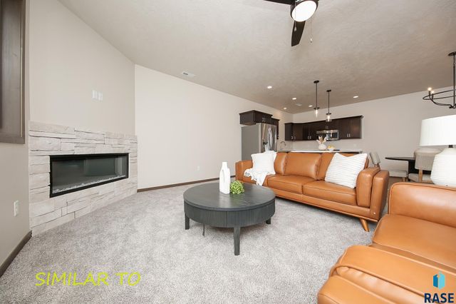 2423 E Caolinn Pl Place, Brandon, SD 57005