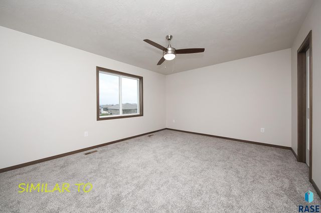 2423 E Caolinn Pl Place, Brandon, SD 57005