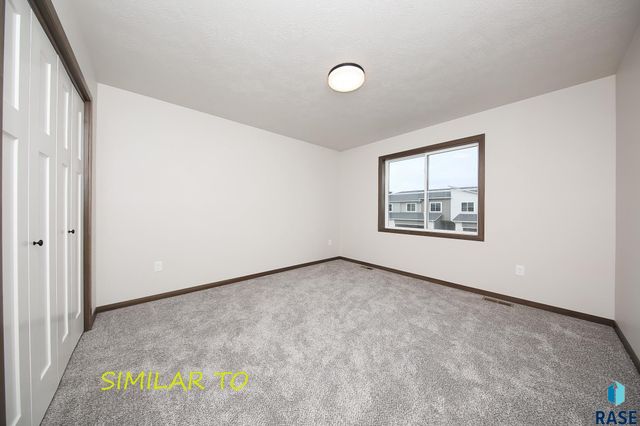 2423 E Caolinn Pl Place, Brandon, SD 57005