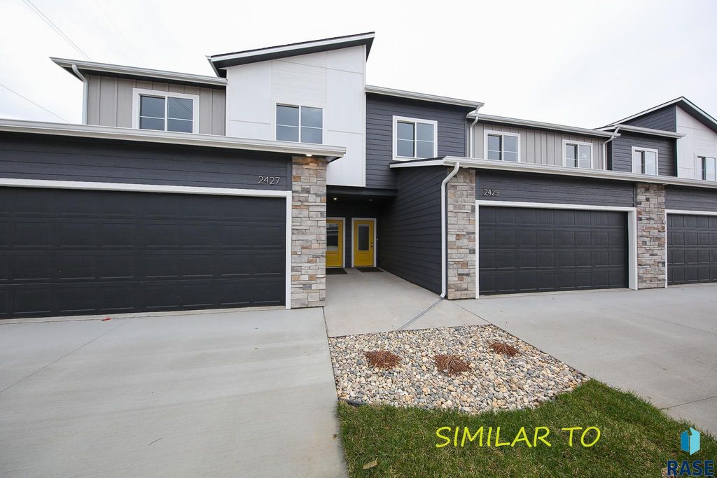 2423 E Caolinn Pl Place, Brandon, SD 57005