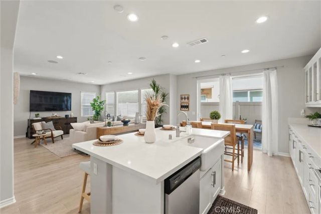 250 W Ridgewood, Long Beach, CA 90805
