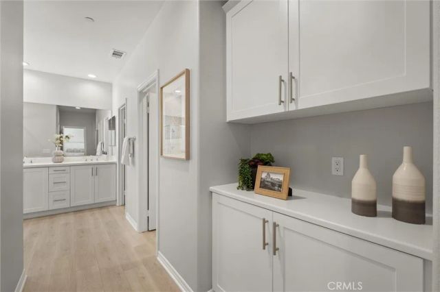 250 W Ridgewood, Long Beach, CA 90805