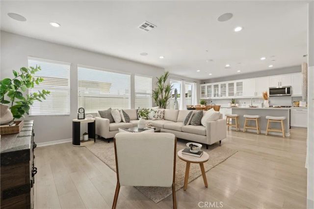 250 W Ridgewood, Long Beach, CA 90805