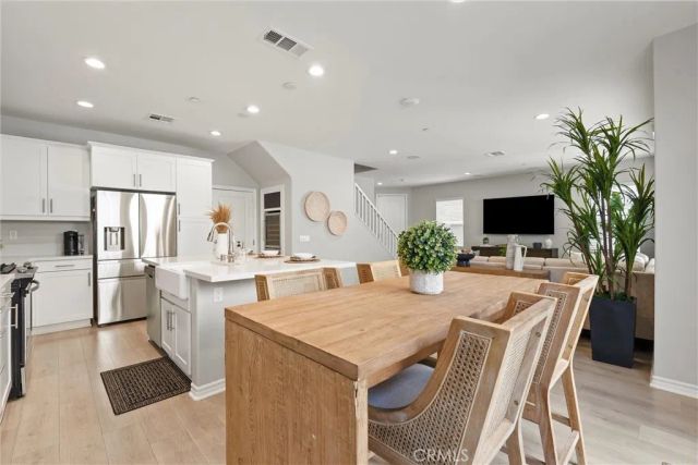 250 W Ridgewood, Long Beach, CA 90805