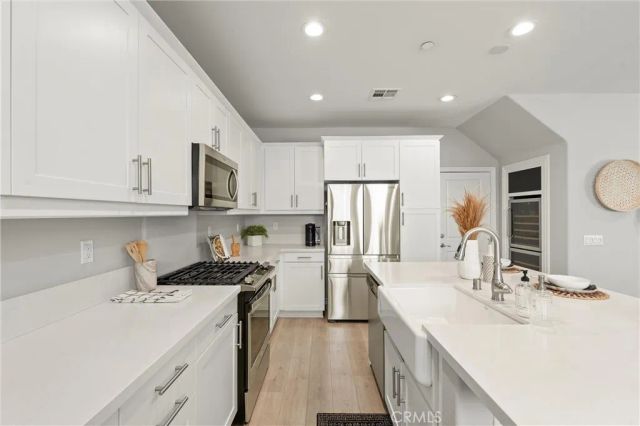 250 W Ridgewood, Long Beach, CA 90805