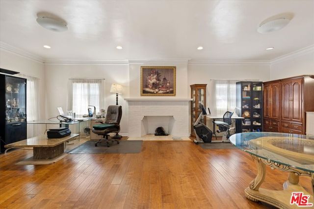 826 Crenshaw Boulevard, Los Angeles, CA 90005