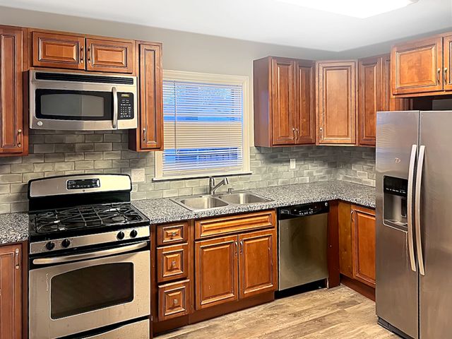 28 W 35th Place, Steger, IL 60475