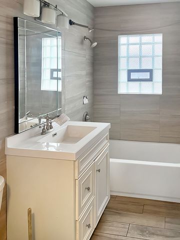 28 W 35th Place, Steger, IL 60475