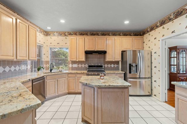 407 Barberry Lane, Baytown, TX 77520