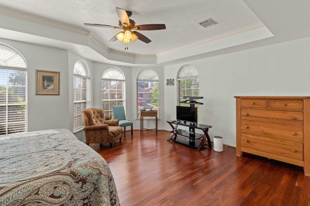 407 Barberry Lane, Baytown, TX 77520