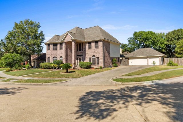 407 Barberry Lane, Baytown, TX 77520