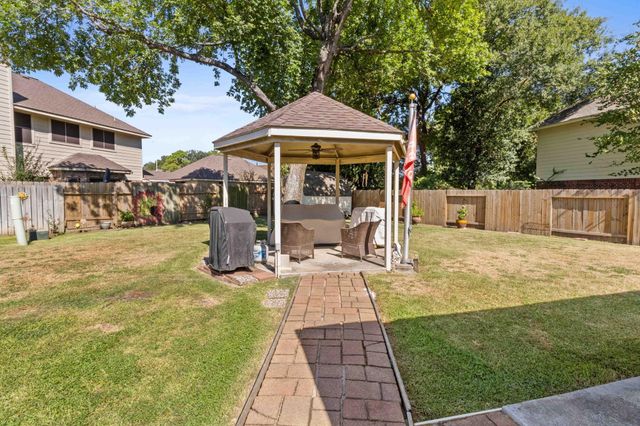 407 Barberry Lane, Baytown, TX 77520