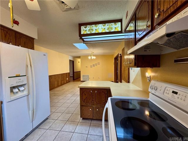 1504 Knoxville, Russellville, AR 72801