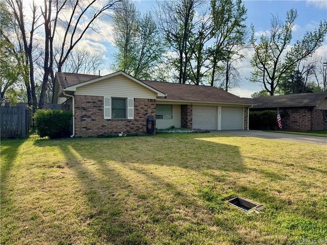 1504 Knoxville, Russellville, AR 72801