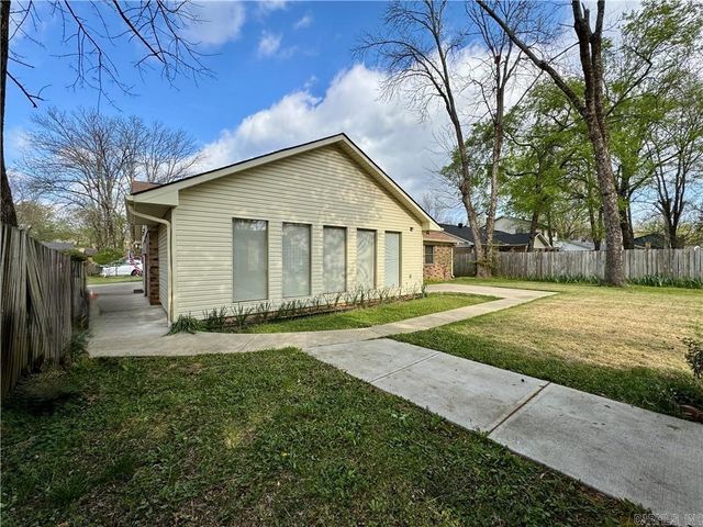 1504 Knoxville, Russellville, AR 72801