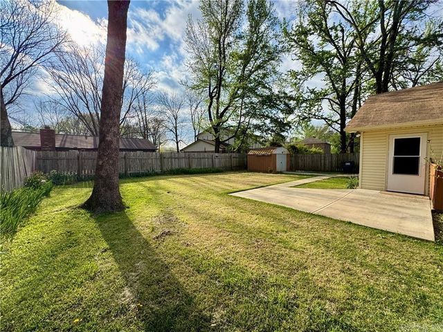 1504 Knoxville, Russellville, AR 72801