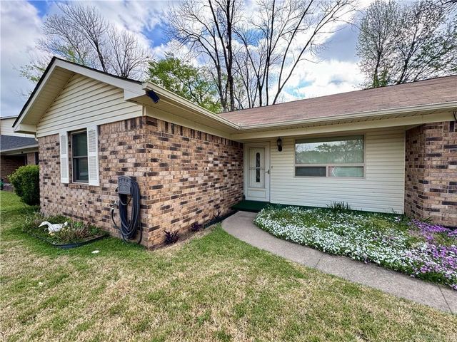 1504 Knoxville, Russellville, AR 72801