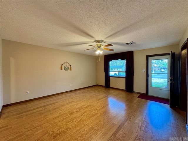 1504 Knoxville, Russellville, AR 72801