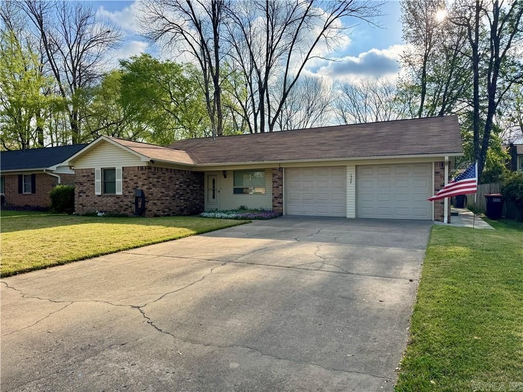 1504 Knoxville, Russellville, AR 72801