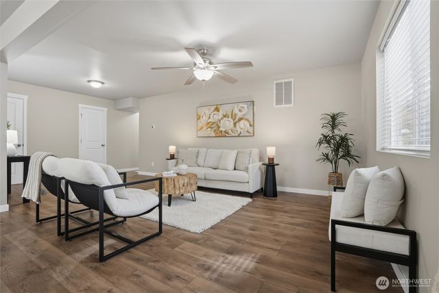 7225 E Last Refuge Way, Port Orchard, WA 98366