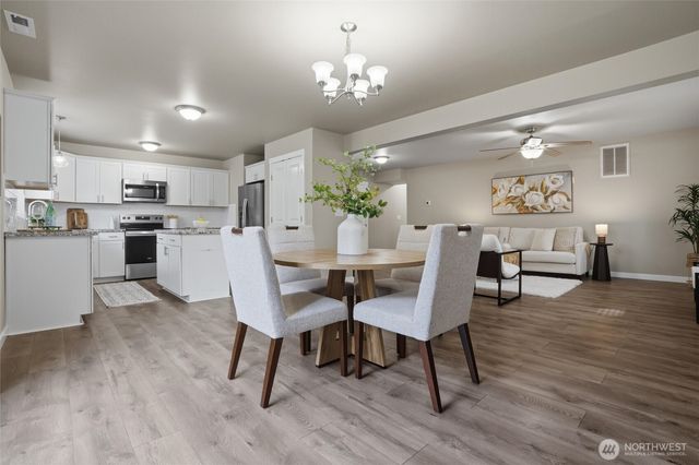 7225 E Last Refuge Way, Port Orchard, WA 98366