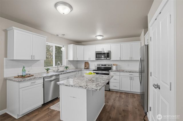 7225 E Last Refuge Way, Port Orchard, WA 98366