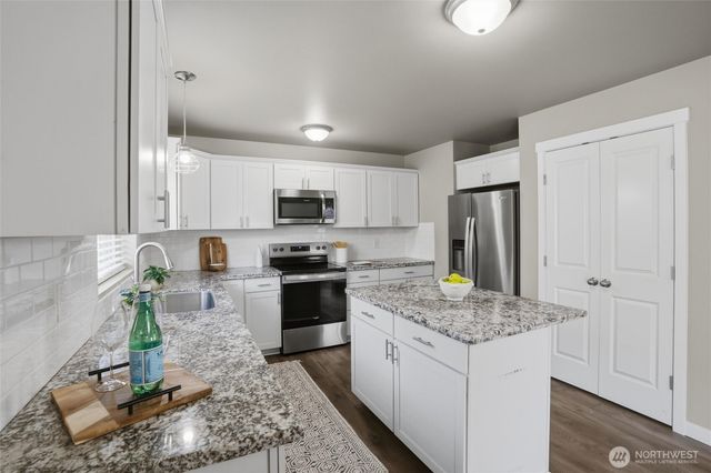 7225 E Last Refuge Way, Port Orchard, WA 98366