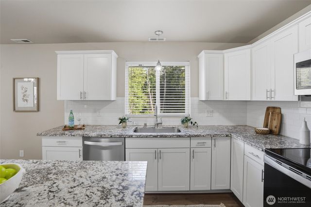 7225 E Last Refuge Way, Port Orchard, WA 98366