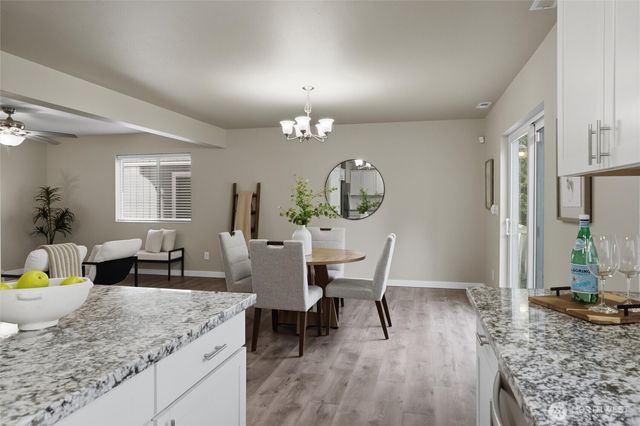 7225 E Last Refuge Way, Port Orchard, WA 98366