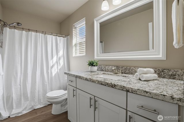 7225 E Last Refuge Way, Port Orchard, WA 98366