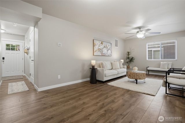 7225 E Last Refuge Way, Port Orchard, WA 98366