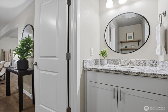 7225 E Last Refuge Way, Port Orchard, WA 98366