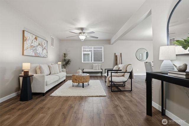 7225 E Last Refuge Way, Port Orchard, WA 98366