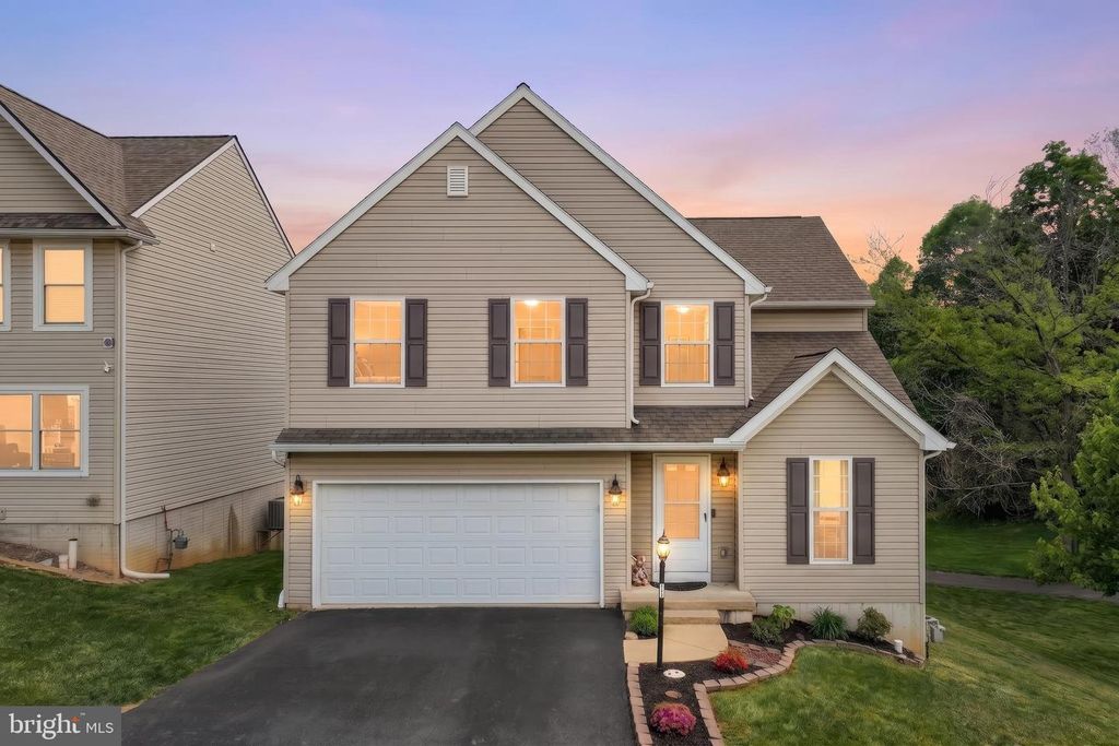 14 BARBERRY CT, Manchester, PA 17345