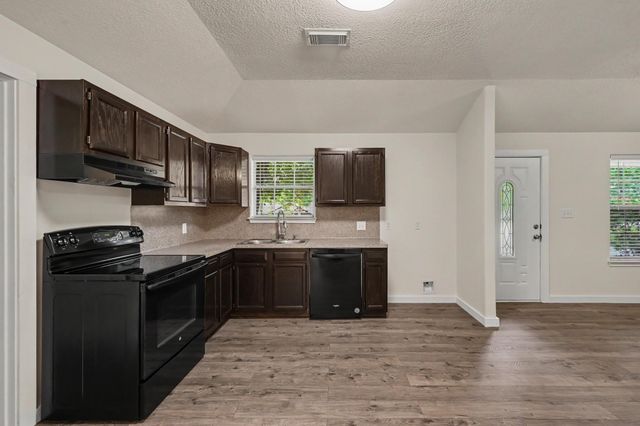 10807 Royal Tricia Drive, Conroe, TX 77303