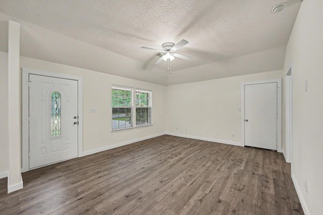 10807 Royal Tricia Drive, Conroe, TX 77303