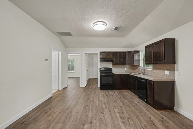 10807 Royal Tricia Drive, Conroe, TX 77303